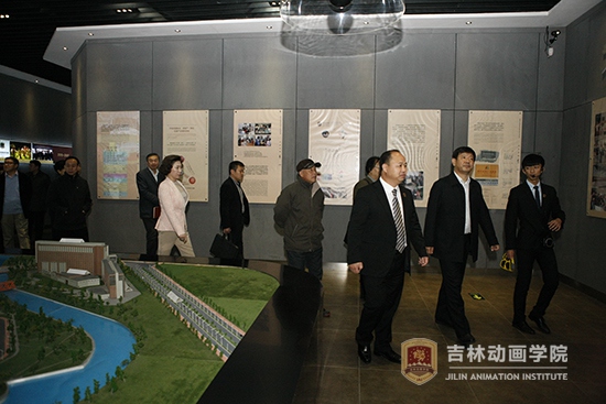 3省政协副主席支建华,省政协副秘书长勾泽川,提案委员会主任肖欣。提案委员会副主任邓友平以及部分省政协委员等同志参观2026世界杯官网展览馆.JPG