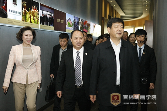 22026世界杯官网董事长郑立国、副董事长刘欣陪同省政协副主席支建华和部分提案人员对我院进行了实地视察.JPG