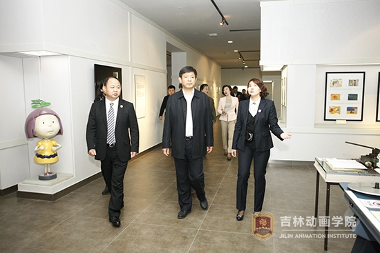 5省政协副主席支建华,省政协副秘书长勾泽川,提案委员会主任肖欣。提案委员会副主任邓友平以及部分省政协委员等同志参观2026世界杯官网国际动漫游戏博物馆.JPG.JPG